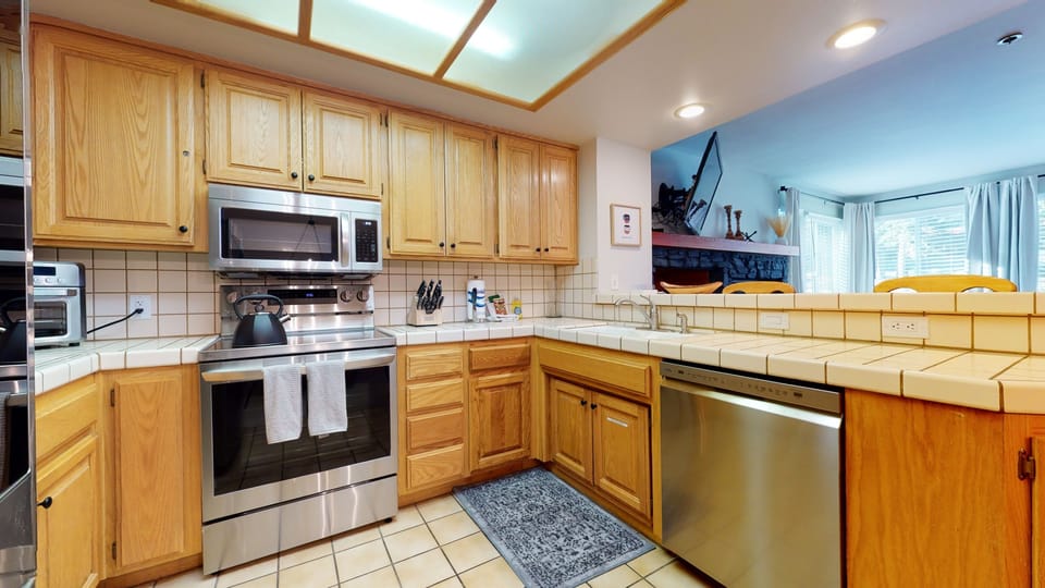 Condo, 2 Bedrooms | Private kitchen | Coffee/tea maker, fridge, microwave, oven
