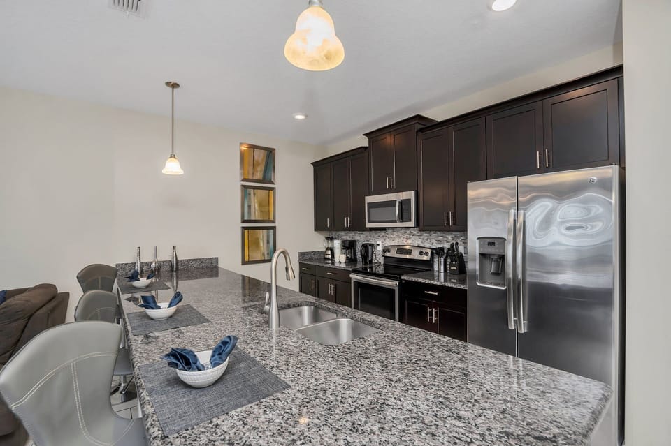 Room (4 Bedrooms) | Private kitchen | Microwave, oven, stovetop, dishwasher