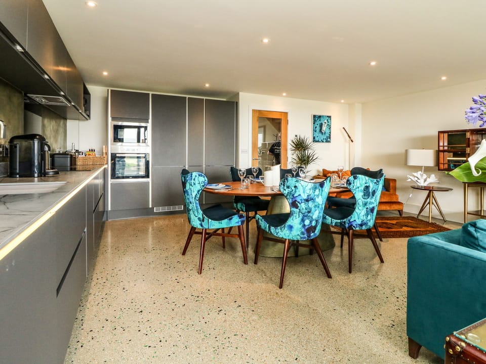 Cottage | 3 bedrooms, individually decorated, individually furnished, free WiFi