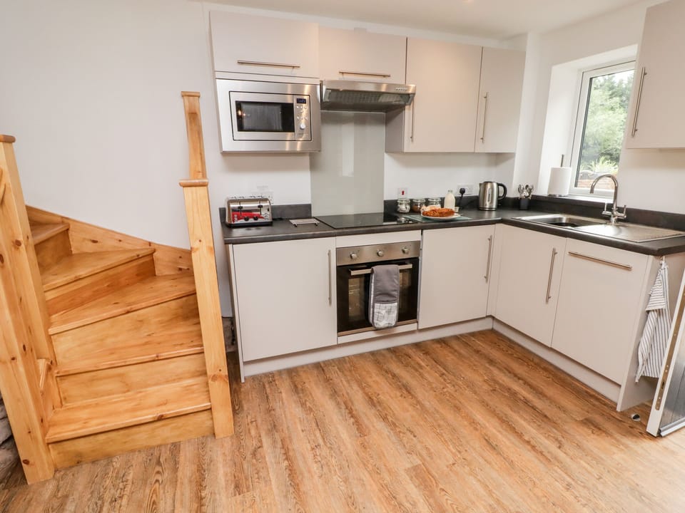 Cottage | Private kitchen | Fridge, dishwasher, electric kettle, toaster