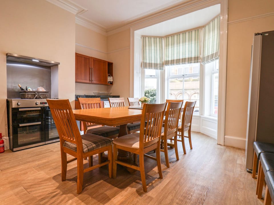 Cottage | Dining