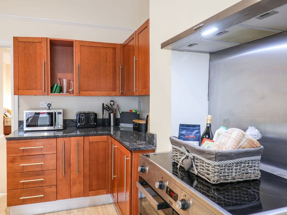 Cottage | Private kitchen | Fridge, dishwasher, cookware/dishes/utensils