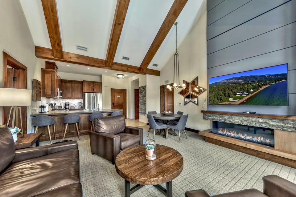 Condo, 2 Bedrooms | Living area