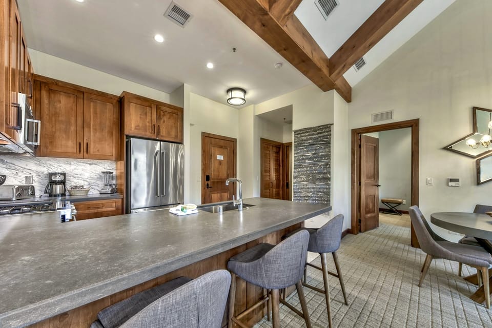 Condo, 2 Bedrooms | Private kitchen | Fridge, oven, coffee/tea maker, toaster