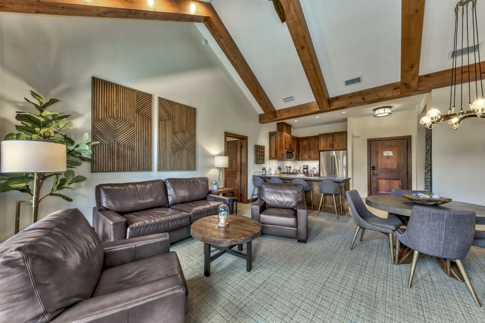 Condo, 2 Bedrooms | Living area