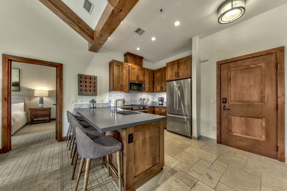 Condo, 2 Bedrooms | Private kitchen | Fridge, oven, coffee/tea maker, toaster