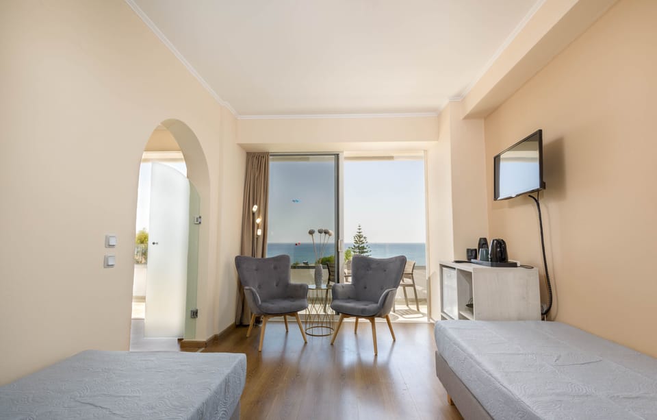 Executive Suite | Living area | 22-inch LED TV with satellite channels, TV