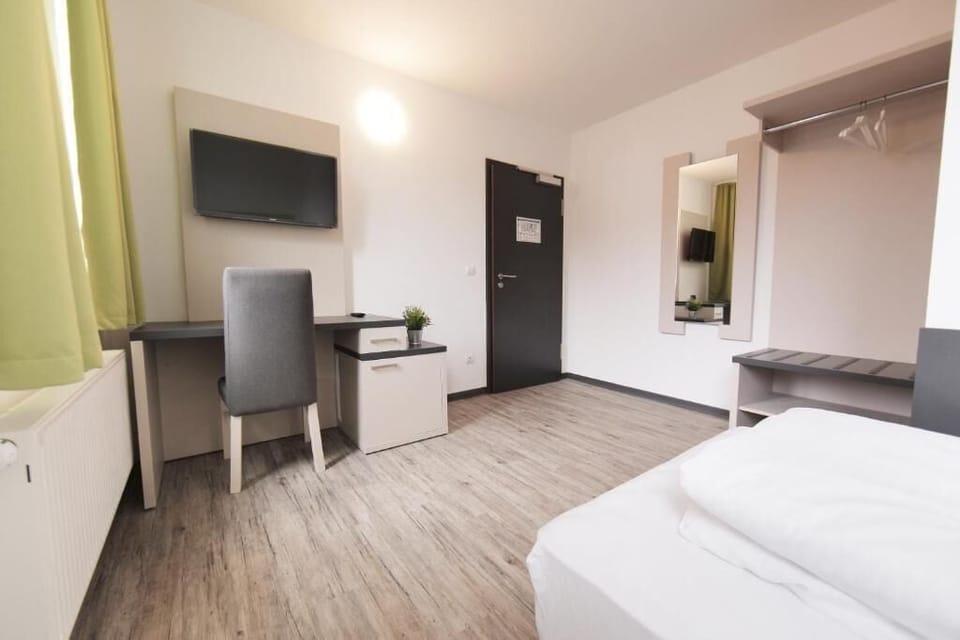 Single Room | Desk, free WiFi, bed sheets