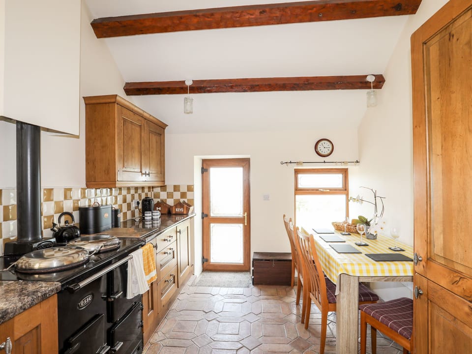 Cottage | Private kitchen | Fridge, dishwasher, electric kettle, cookware/dishes/utensils