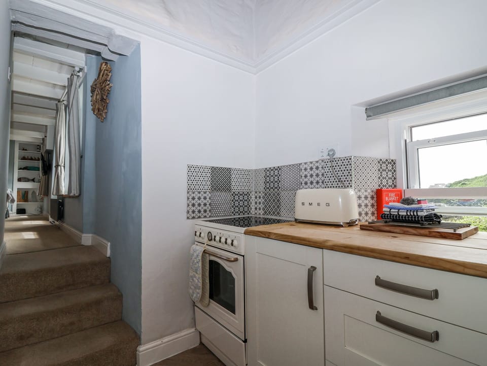 Cottage | Private kitchen | Fridge, microwave, dishwasher, electric kettle