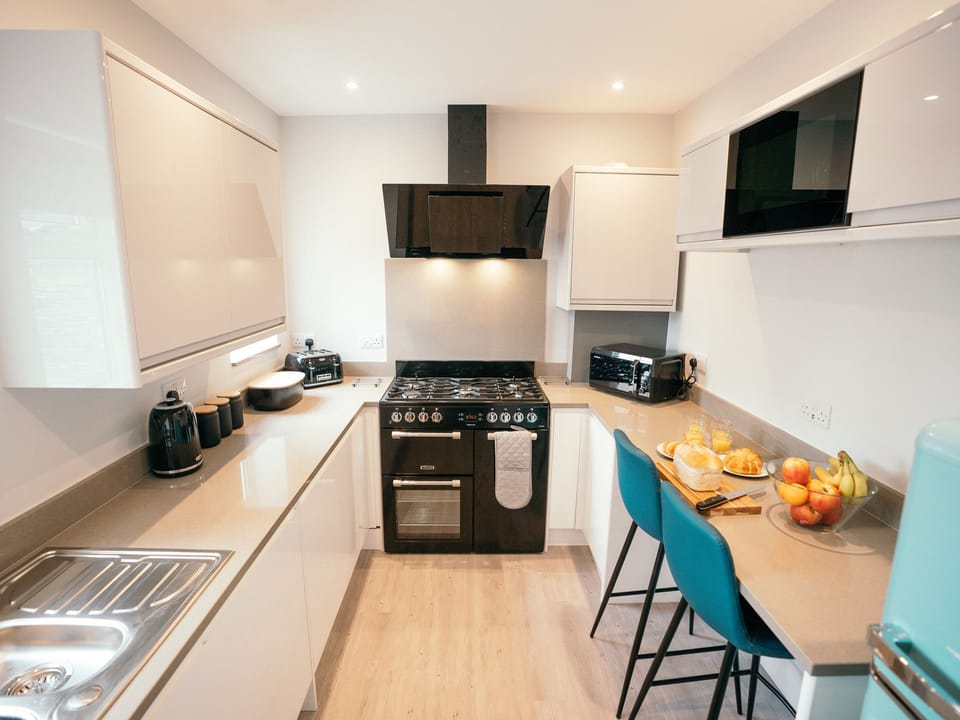 Cottage | Private kitchen | Fridge, microwave, dishwasher, electric kettle