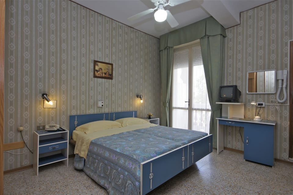 In-room safe, soundproofing, free WiFi