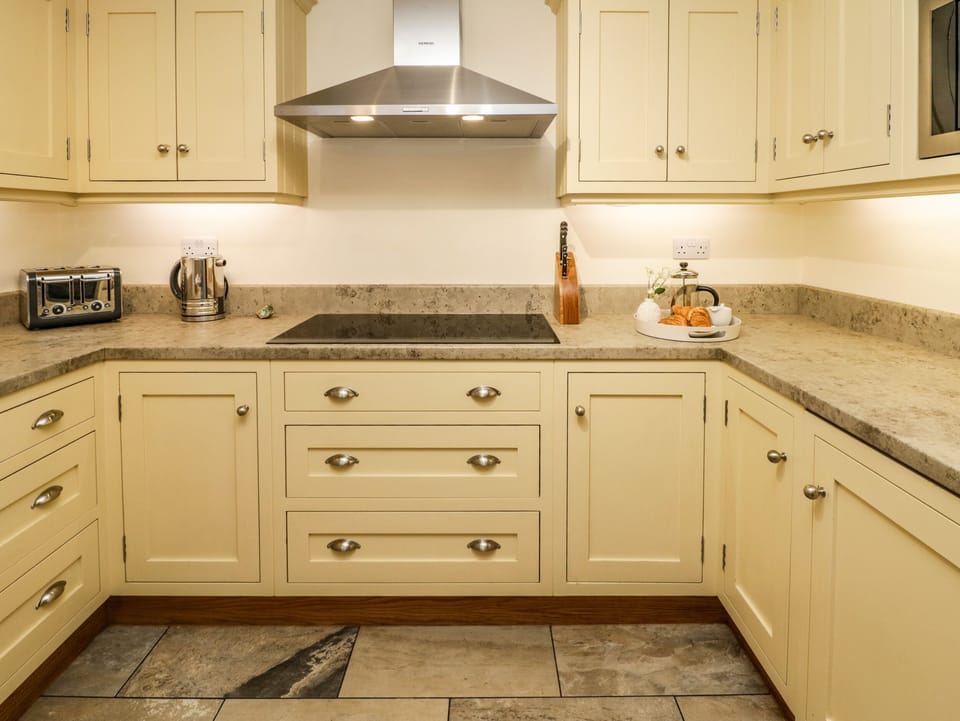 Cottage | Private kitchen | Fridge, microwave, dishwasher, electric kettle