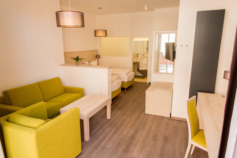 Comfort Double Room | Hypo-allergenic bedding, minibar, in-room safe, desk