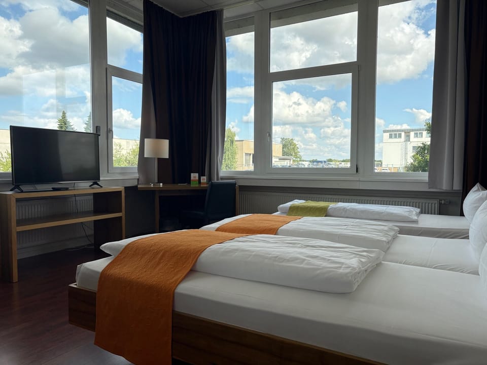 Hypo-allergenic bedding, in-room safe, desk, soundproofing