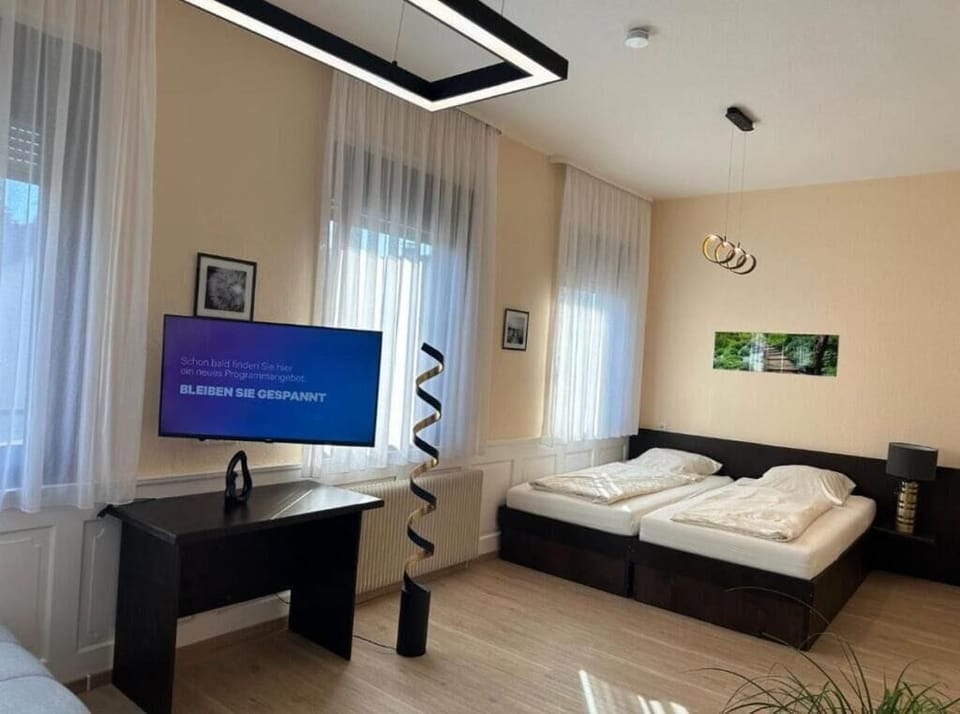 Comfort Triple Room | Desk, WiFi (free), bed sheets