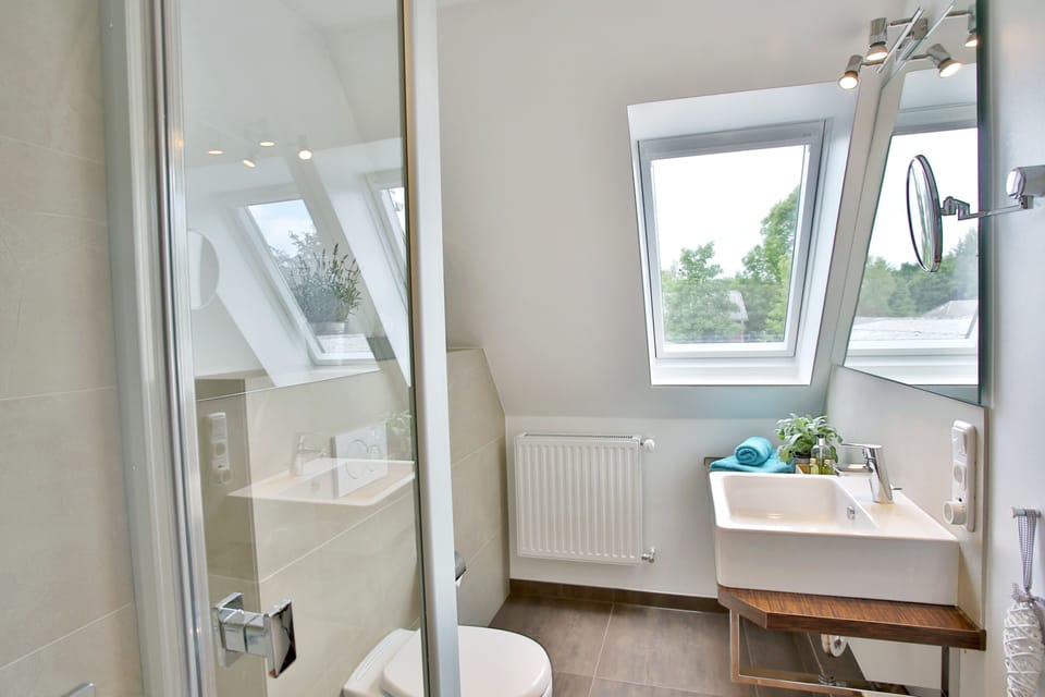 Shower, free toiletries, hair dryer, bathrobes