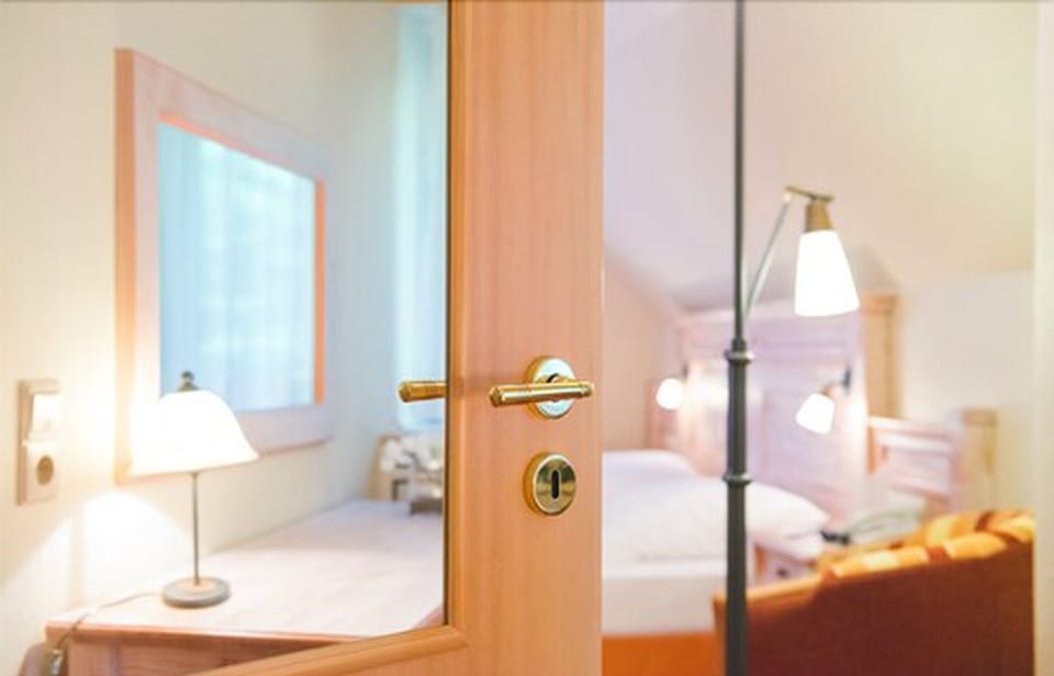 Single Room | Hypo-allergenic bedding, minibar, in-room safe, individually decorated