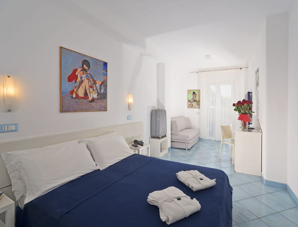 Egyptian cotton sheets, premium bedding, minibar, in-room safe
