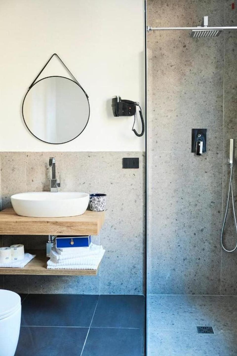 Bathroom | Free toiletries, hair dryer