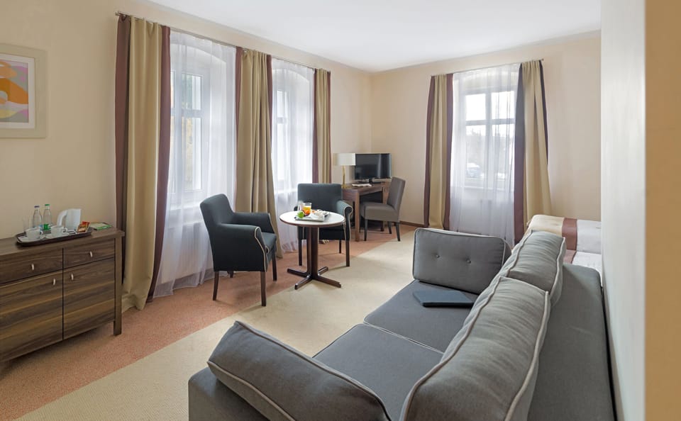 Superior Double or Twin Room | Premium bedding, desk, free cribs/infant beds, rollaway beds