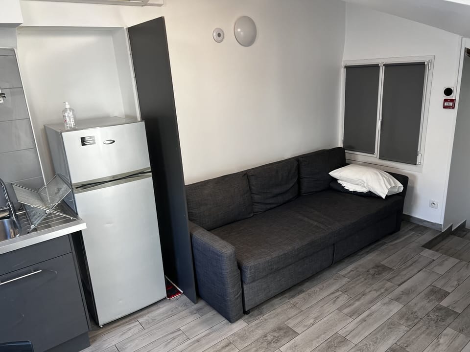 Apartment (15 rue de Malte, 75011 - Paris) | In-room safe, desk, soundproofing, free WiFi