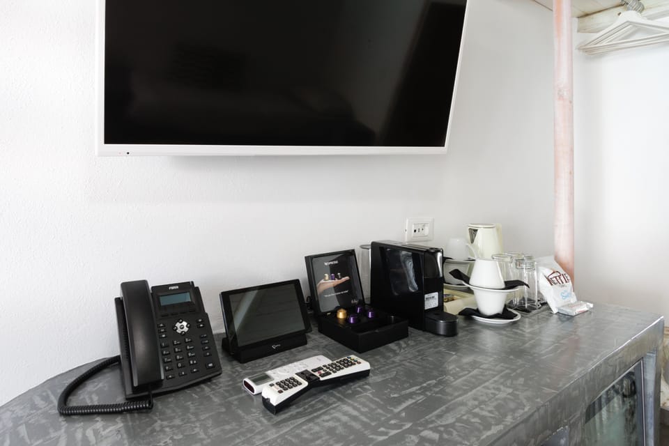 Deluxe Pool Suite | Premium bedding, memory foam beds, minibar, in-room safe