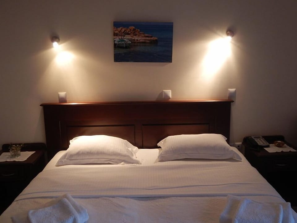 Apartment | Egyptian cotton sheets, premium bedding, in-room safe
