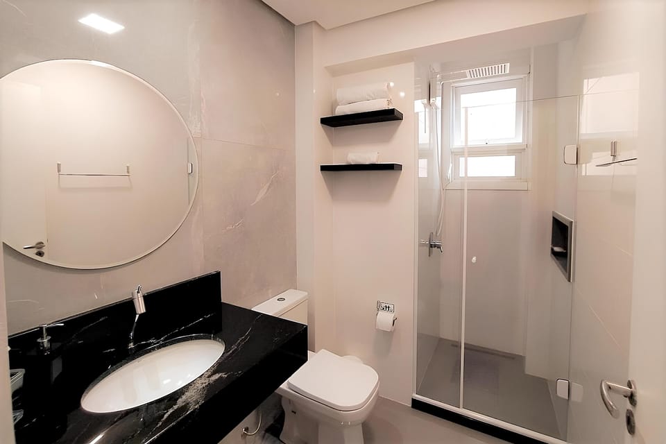 Apartment | Bathroom | Shower, hair dryer, towels, soap