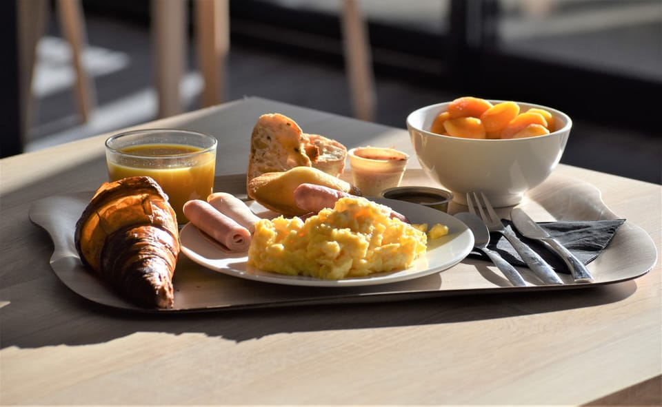 Daily buffet breakfast for a fee