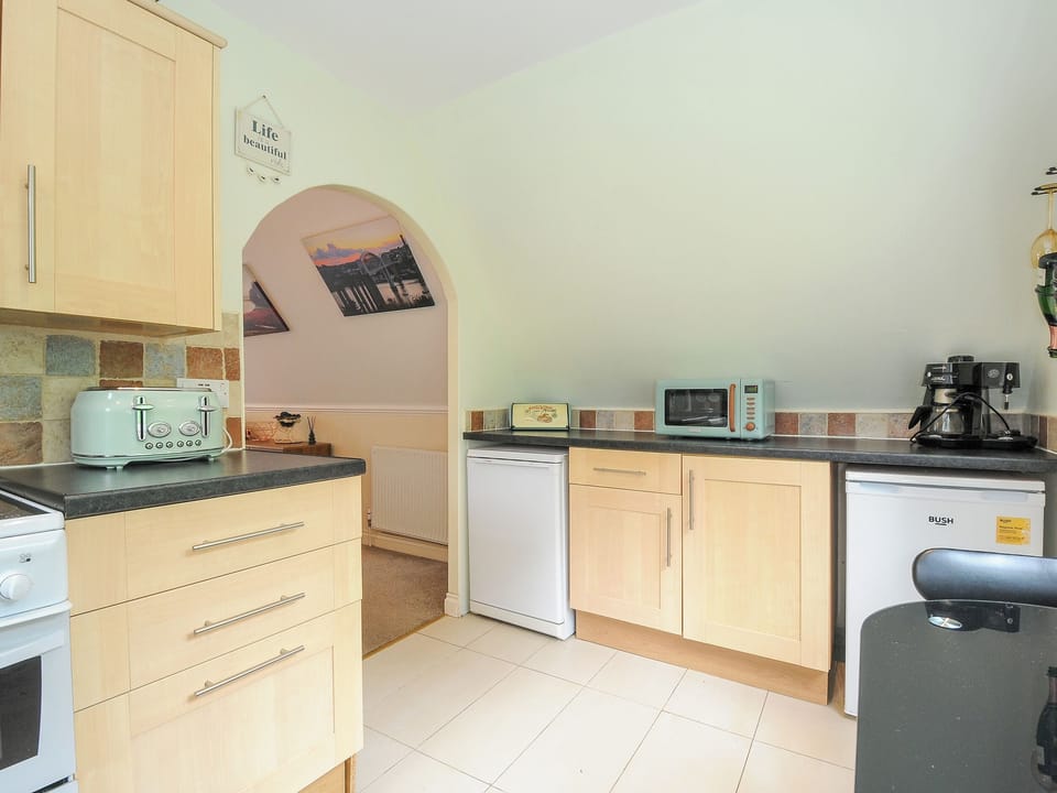 Cottage | Private kitchen | Fridge, microwave, dishwasher, electric kettle
