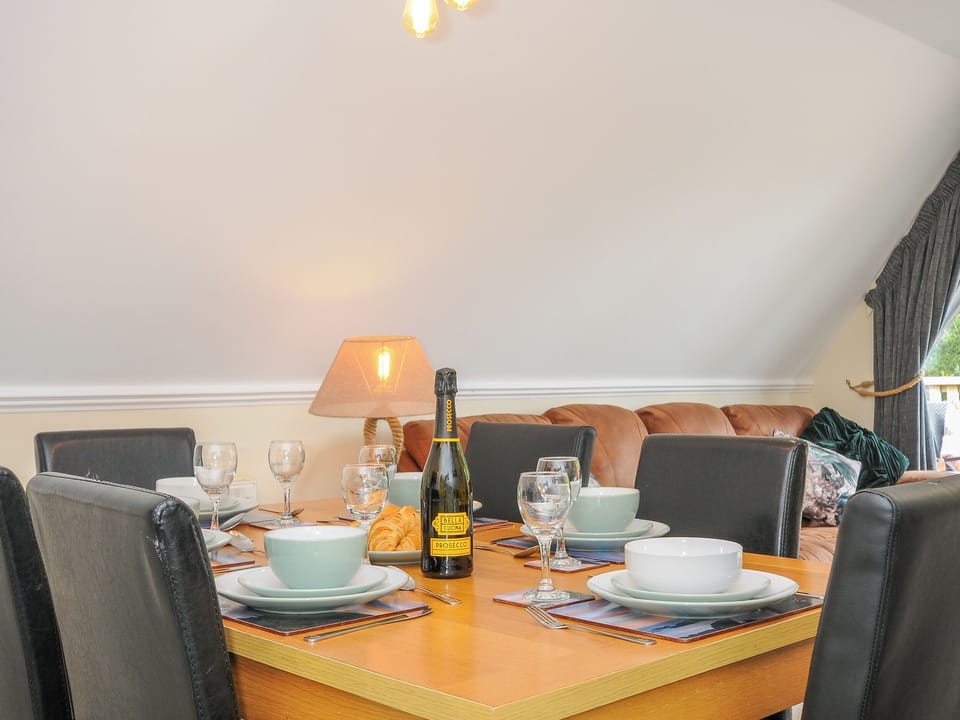 Cottage | Dining