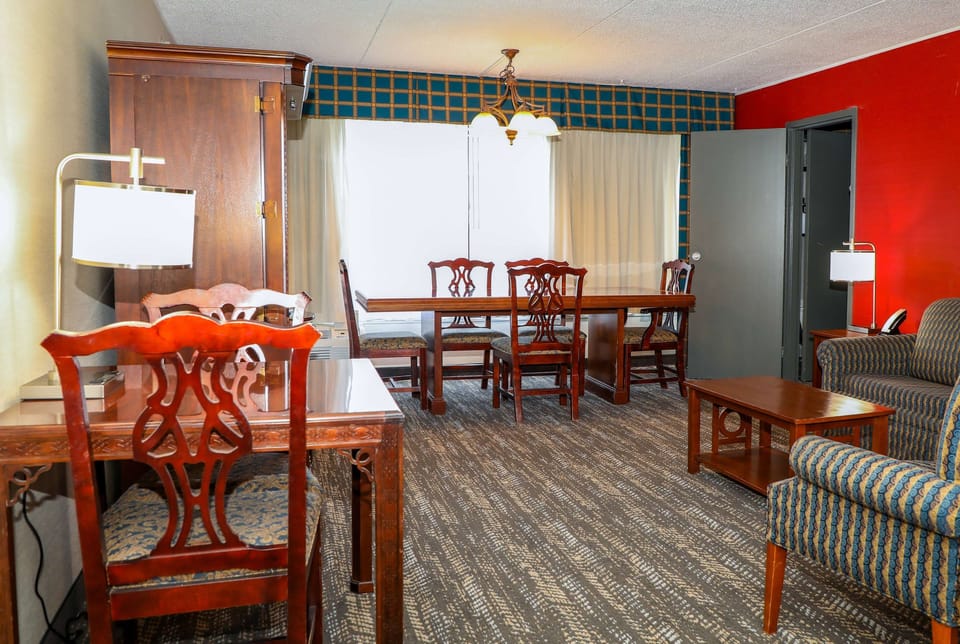 Suite, 1 King Bed, Non Smoking (One-Bedroom) | Desk, iron/ironing board, free cribs/infant beds, rollaway beds