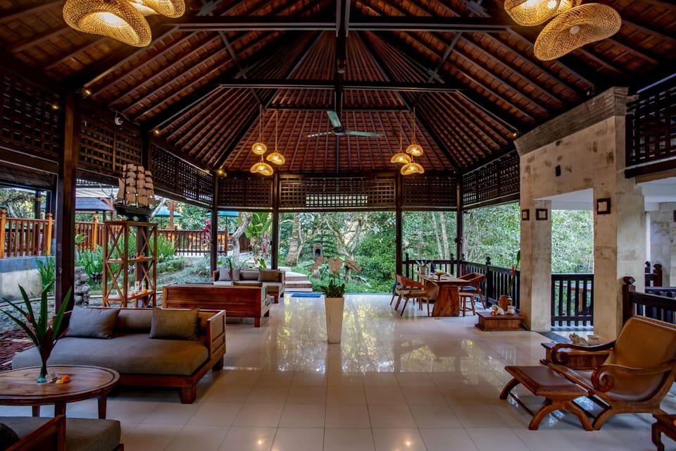 Couples treatment rooms, sauna, hot tub, body treatments, aromatherapy