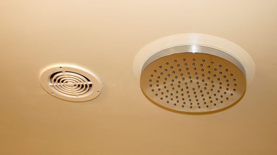 Combined shower/tub, hair dryer, slippers, bidet