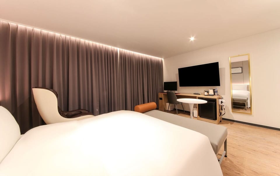 Superior Double Room | Premium bedding, down comforters, WiFi (free), bed sheets