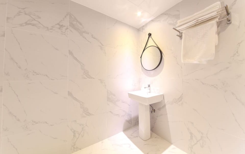 Deluxe | Bathroom | Free toiletries, hair dryer, bathrobes, bidet