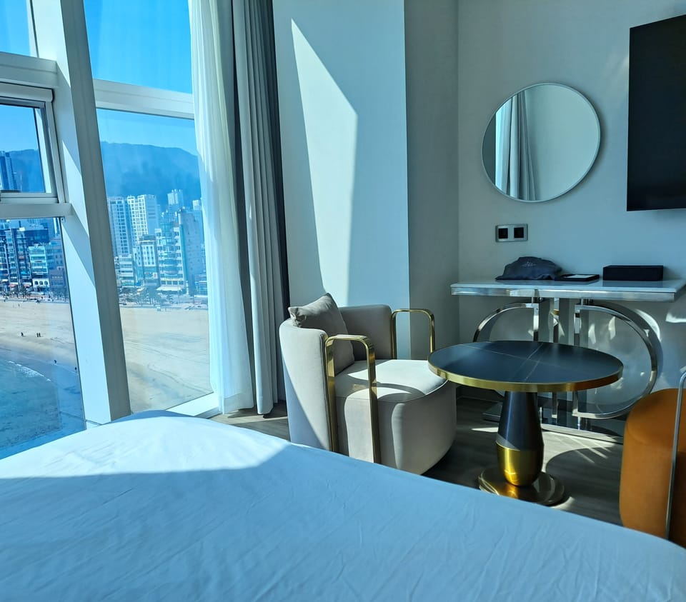 Executive Ocean Suite (+Styler) | Desk, blackout drapes, soundproofing, free WiFi