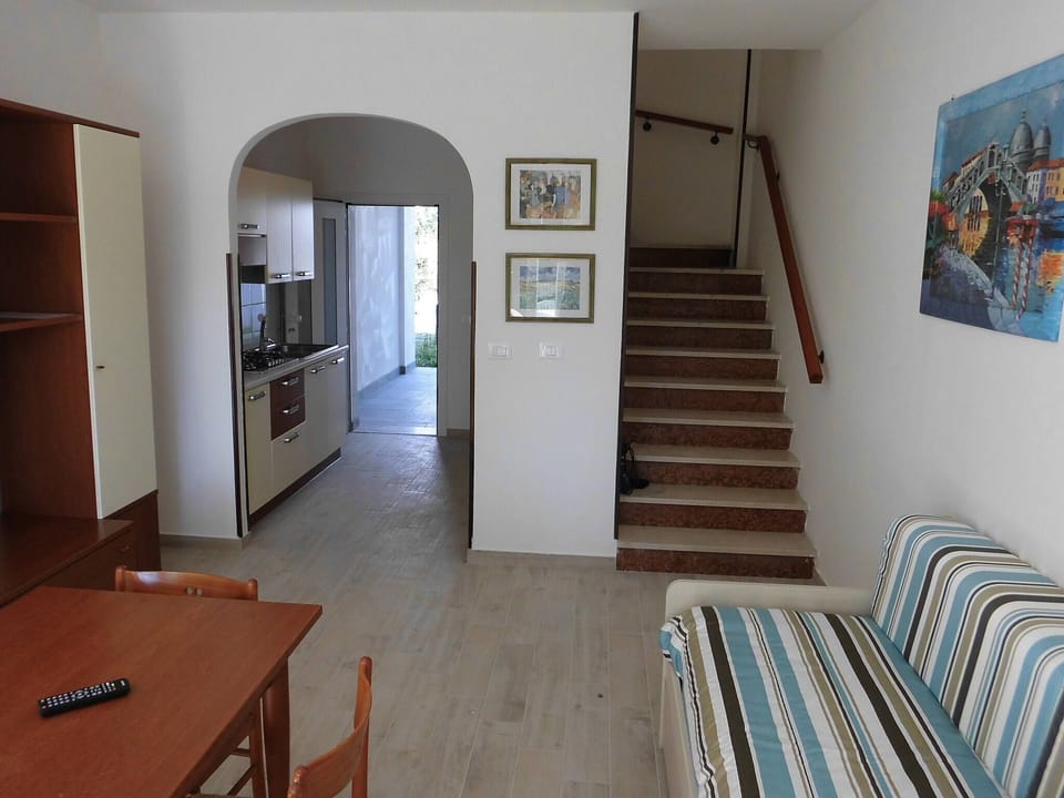 Villa, 2 Bedrooms, Balcony, Garden View | Dining