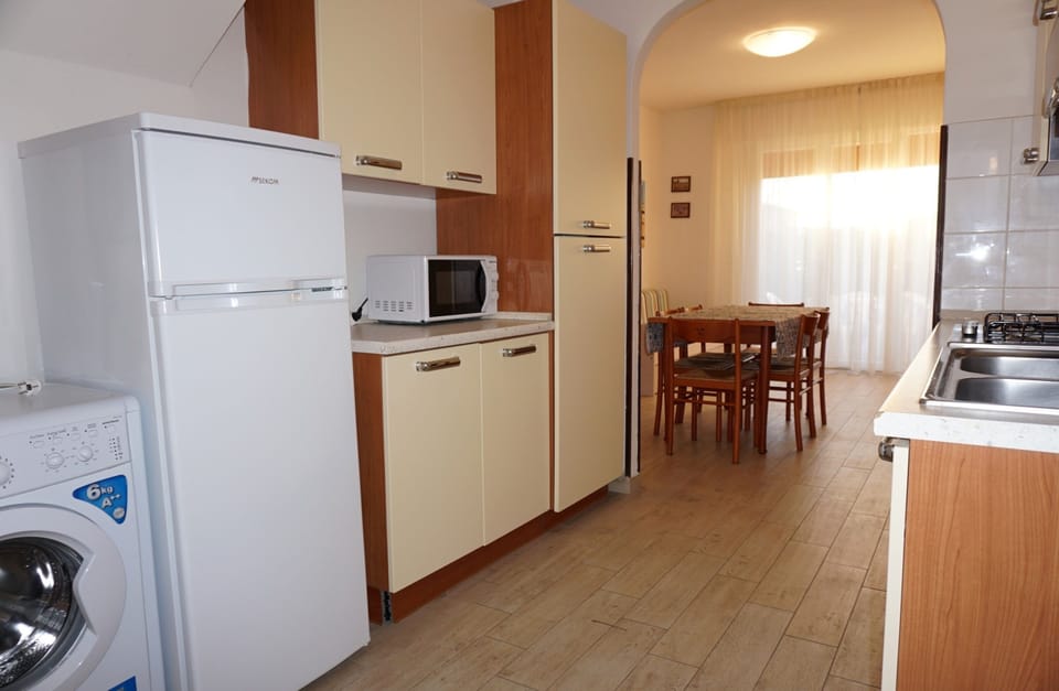 Villa, 2 Bedrooms, Balcony, Garden View | Private kitchen