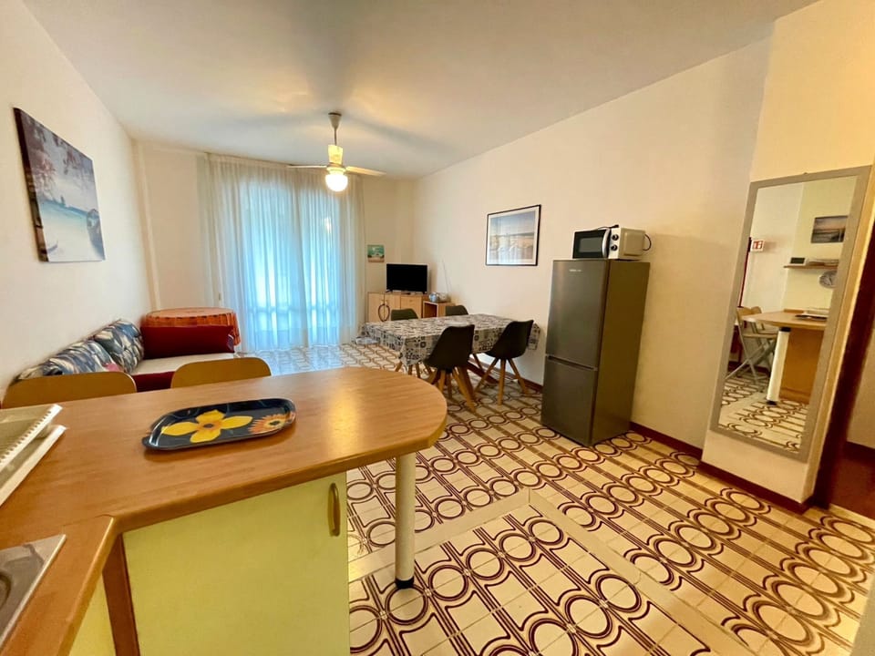 Apartment, 1 Bedroom, Balcony, Pool View | Living area