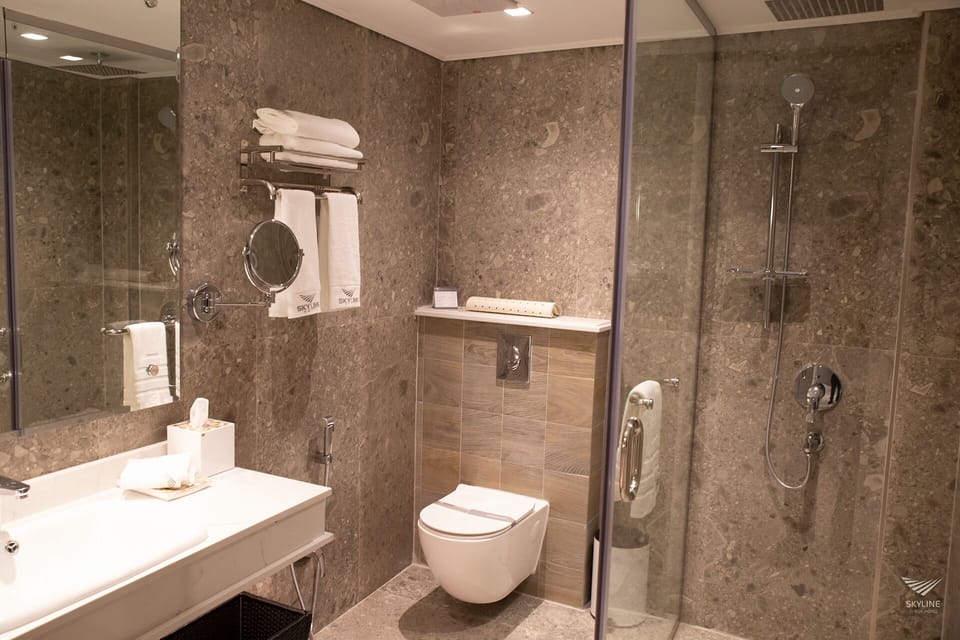 Classic Twin Room | Bathroom | Bathtub, free toiletries, hair dryer, bathrobes