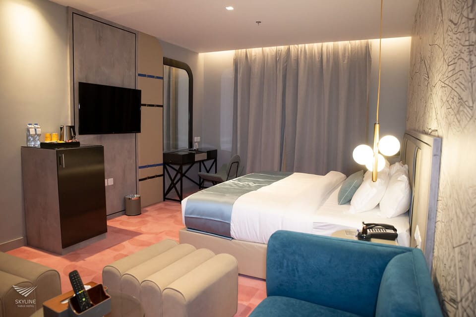 Superior Room | Egyptian cotton sheets, premium bedding, pillowtop beds, minibar