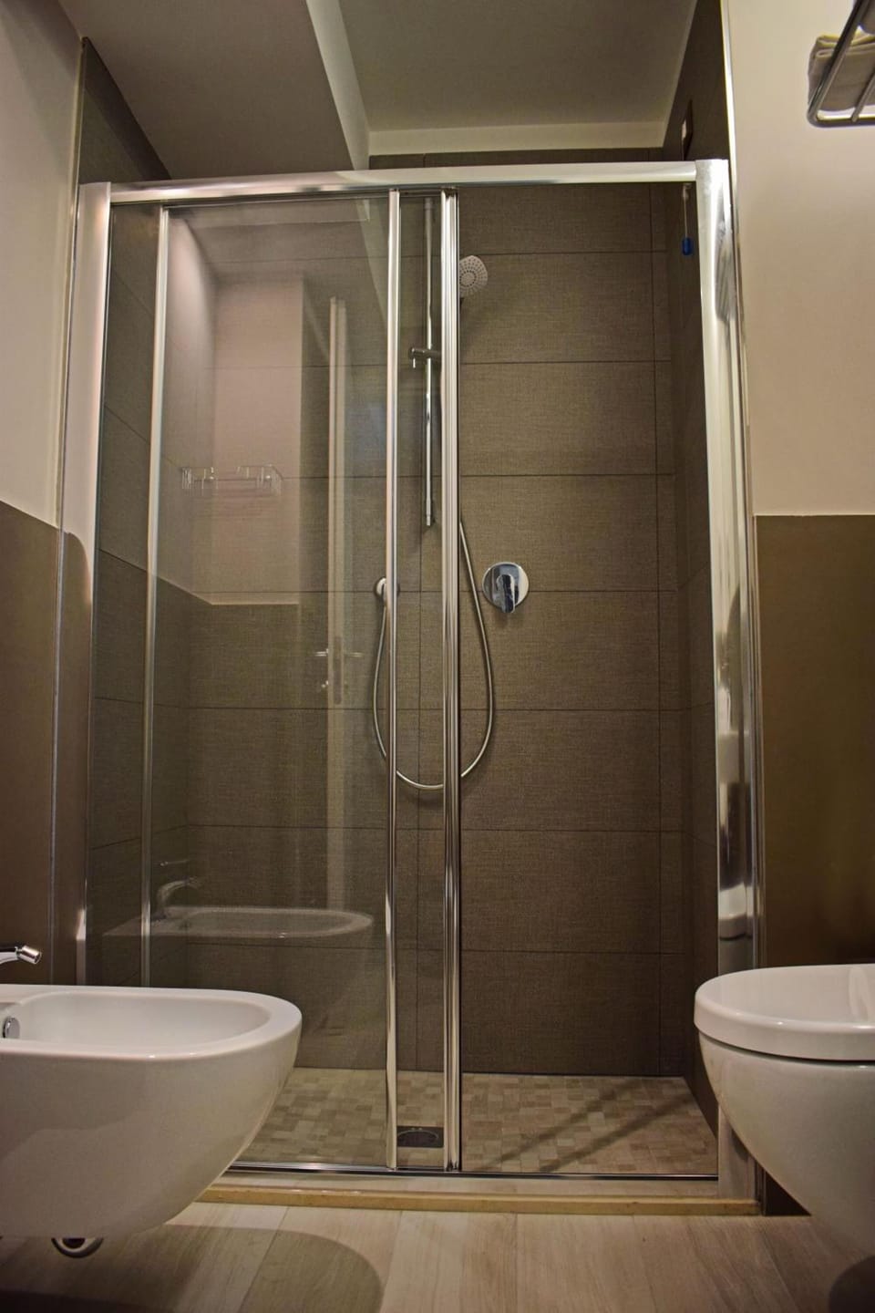 Shower, hair dryer, slippers, bidet