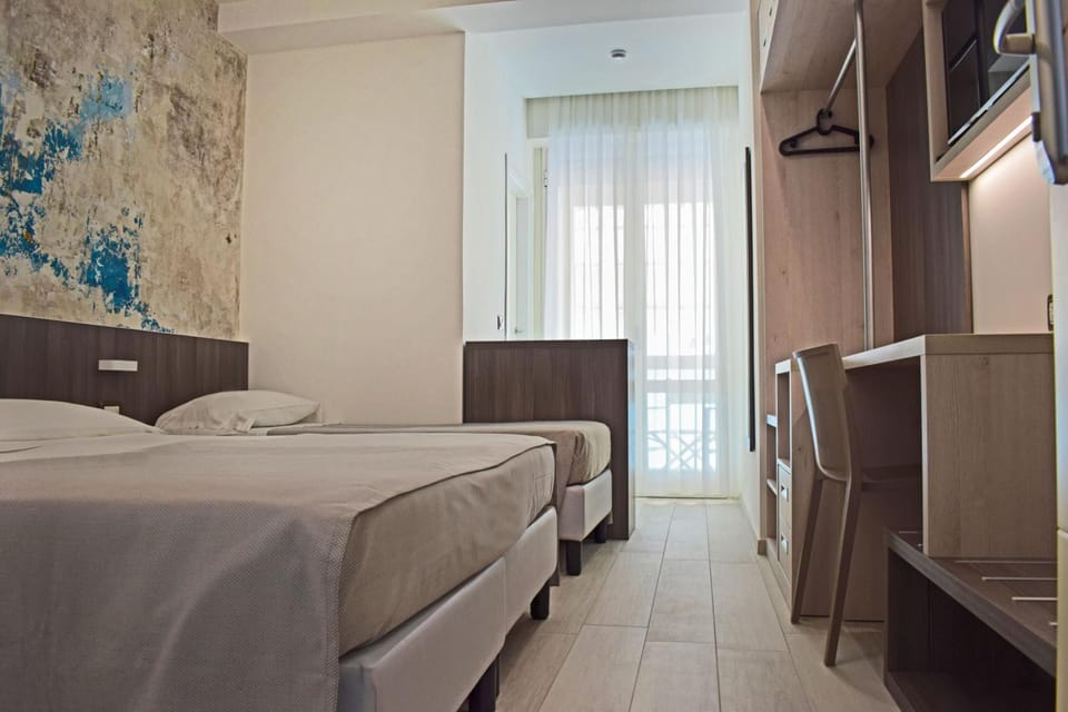 In-room safe, desk, soundproofing, free WiFi