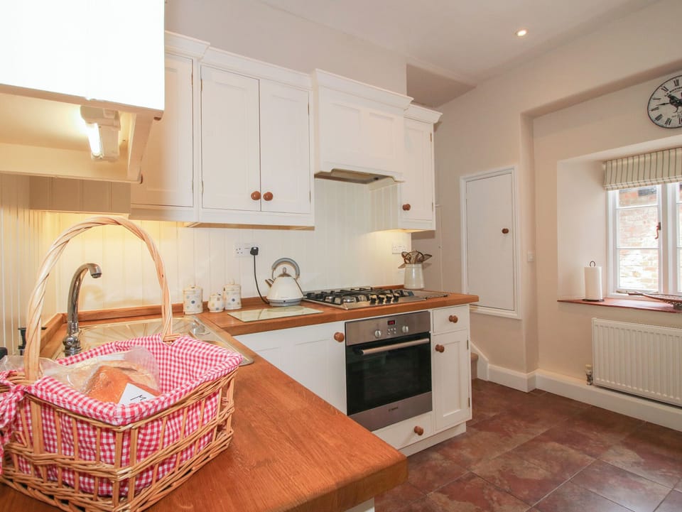 Cottage | Private kitchen | Fridge, microwave, dishwasher, electric kettle