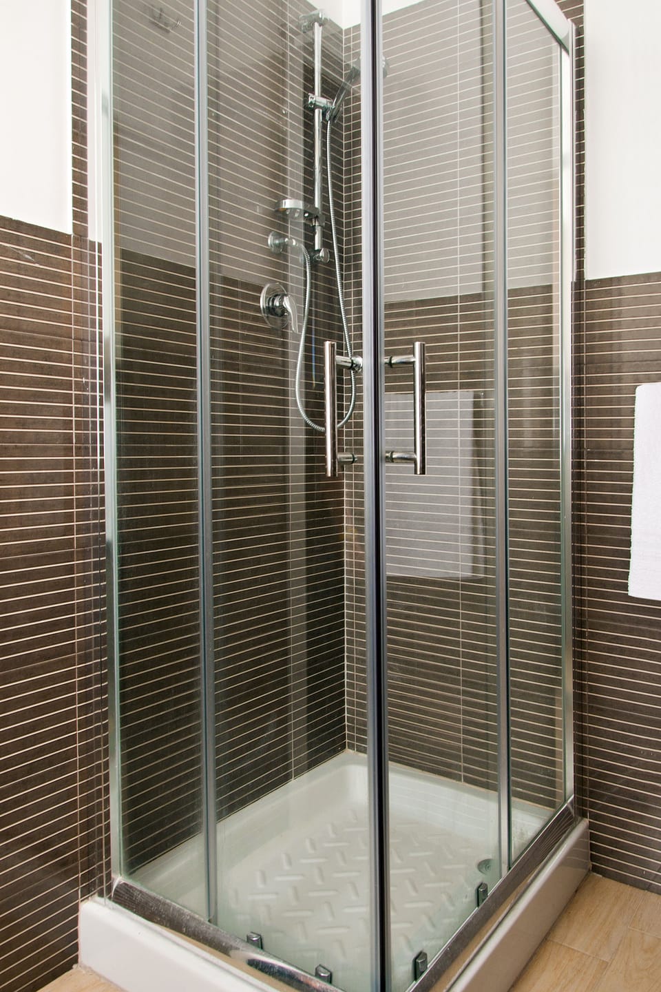 Single Room | Bathroom | Shower, free toiletries, hair dryer, towels
