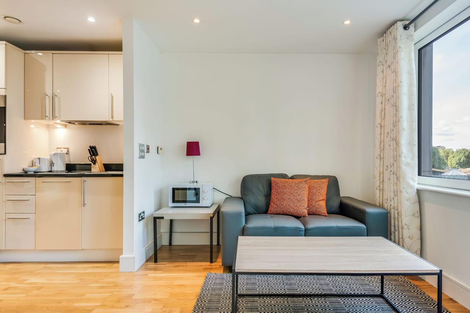 Flat-screen TV, heated floors