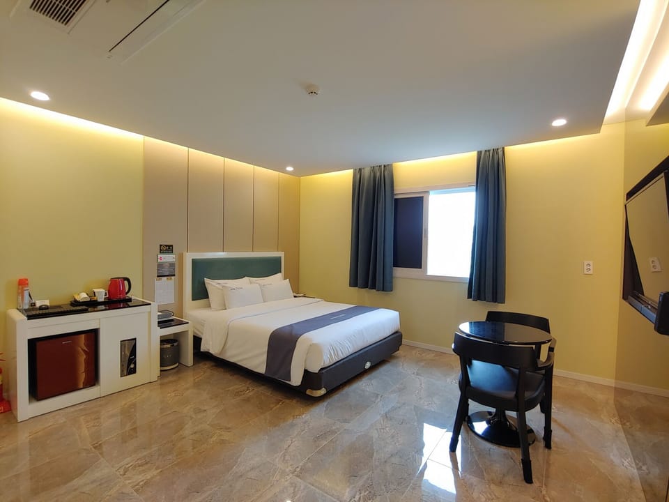 Room (8py, Couple) | Free WiFi, bed sheets