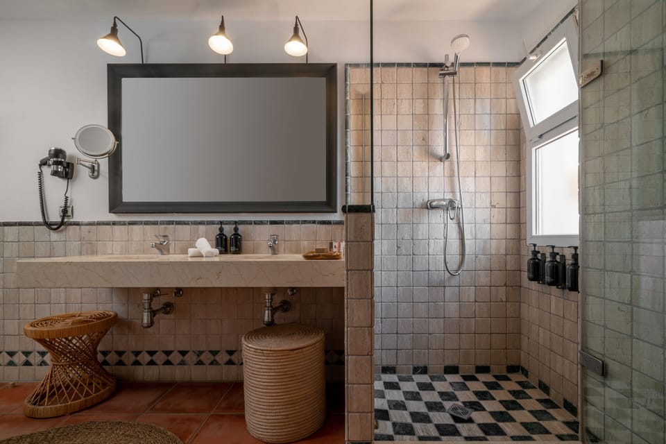 La Terraza Room | Minibar, in-room safe, desk, soundproofing